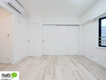 ���r���O�@�C���e���A�̉f���郊�r���O