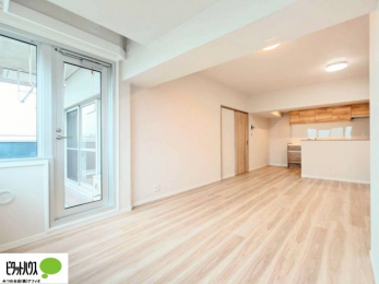 �L�b�`���@���r���O����o���R�j�[�ɏo���܂��B