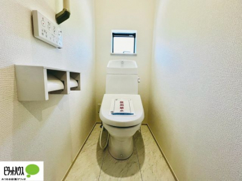 �g�C���@�{�H��ʐ^�@1�E2�K�E�H�V�����b�g�g�C�������B