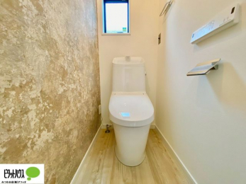 �g�C���@�{�H��ʐ^�F1�E2�K�E�H�V�����b�g�g�C�������B