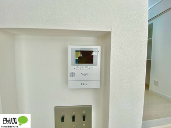 ���̑��@�{�H��ʐ^�F������Ԃ����S��TV���j�^�[�t���C���^�[�z��