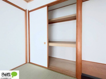 �Q���@�a���ɂ��鉟����͗��q�p�̕z�c��G�߂̕z�c����������ۊǂł��܂��B