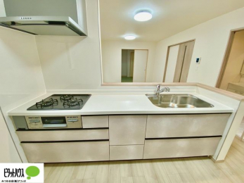 �L�b�`���@�{�H��ʐ^�@�V�z�Ȃ�ł͂̃s�J�s�J�̃L�b�`���͖����̂��������y�������Ă���܂��ˁB