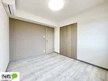 �o���R�j�[�@���ꂼ��̂������Ɏ��[�X�y�[�X������̂Ńv���C�x�[�g�ȉו����g�߂ɒu�����Ƃ��ł��܂��B