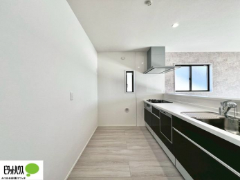 �L�b�`���@�{�H��ʐ^�@�V�z�Ȃ�ł͂̃s�J�s�J�̃L�b�`���͖����̂��������y�������Ă���܂��ˁB