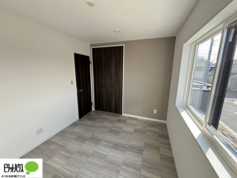 ���[�@�N���[�[�b�g�́A�����E���s��������A��̒����ߗނ����N���N���[�\�ł�