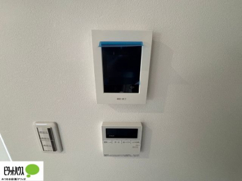 ���̑��@������Ԃ����S��TV���j�^�[�t���C���^�[�z��