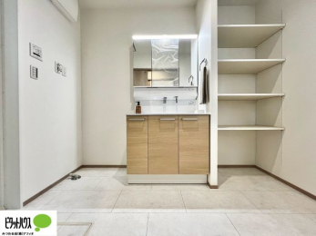 ���ʑ�E���ʏ��@���ʏ��Ɏ��[�X�y�[�X��݂��܂����B������^�I���A�X�g�b�N��܂Ȃǉ����Ƒ����̂Ń��l���ɃX�y�[�X������Əd�󂵂܂��B