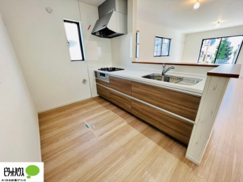 �L�b�`���@�V�z�Ȃ�ł͂̃s�J�s�J�̃L�b�`���͖����̂��������y�������Ă���܂��ˁB