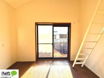 �Q���@�傫�ȑ����疾�邢�z�˂�������܂��B