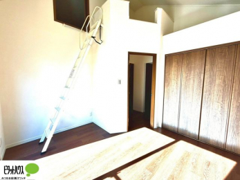 ���[�@���ꂼ��̂������Ɏ��[�X�y�[�X������̂Ńv���C�x�[�g�ȉו����g�߂ɒu�����Ƃ��ł��܂��B