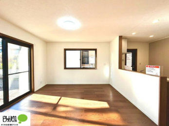 ���r���O�@�l�C�̑ΖʃL�b�`���ŉƑ��݂�Ȃ������ꏏ�B