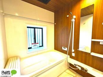 �����@�����������F���̗����ŁA1���̔��������������Ă��������B