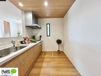 �L�b�`���@�V�z�Ȃ�ł͂̃s�J�s�J�̃L�b�`���͖����̂��������y�������Ă���܂��ˁB