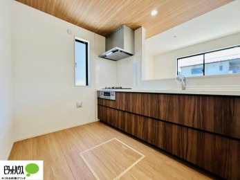 �L�b�`���@�{�H��ʐ^�@�V�z�Ȃ�ł͂̃s�J�s�J�̃L�b�`���͖����̂��������y�������Ă���܂��ˁB