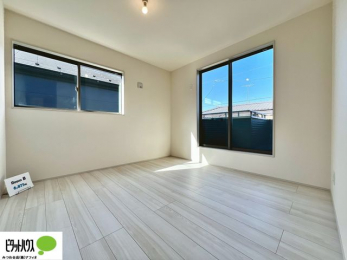 �Q���@����̏I���ɕv�w�ł������߂������Q���B�L���ɂ�Ƃ肪����A�Ƒ��̋C�z�������Ȃ������������x�߂���S�̃v���C�x�[�g��Ԃł��B