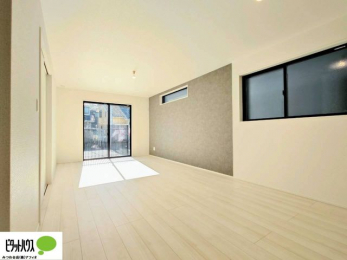 ���r���O�@�傫�ȑ�����ۓI�ȃ��r���O�́A�������邢��C�ɂ��Ă���܂��ˁB