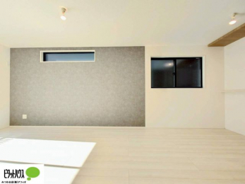 �L�b�`���@17���̃��r���O�́A�Ƌ�̔z�u���l���₷�������`�^�ł��B�߂����₷���Ƒ��݂�Ȃ̌e���̏�ɁB