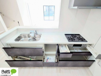 �L�b�`���@�V�z�Ȃ�ł͂̃s�J�s�J�̃L�b�`���͖����̂��������y�������Ă���܂��ˁB