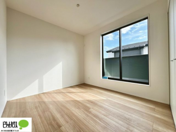 ���[�@�傫�ȑ����疾�邢�z�˂�������܂��B