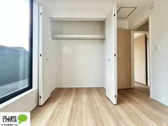 �o���R�j�[�@���ꂼ��̂������Ɏ��[�X�y�[�X������̂Ńv���C�x�[�g�ȉו����g�߂ɒu�����Ƃ��ł��܂��B