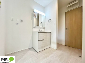 ���ʑ�E���ʏ��@�O�ʋ��̗���A�V���N���ȂǑ������[��������A�L�X�Ƃ������ʉ��ϑ�ł��B