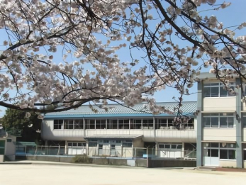 ���ӊ��@���ˎs�����䏬�w�Z �k��3���B 210m
