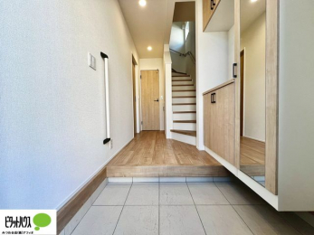 ���ց@�V���[�Y�{�b�N�X�ɂ́A�g�����Ȃ݃`�F�b�N���ł���S�g�~���[�t���I