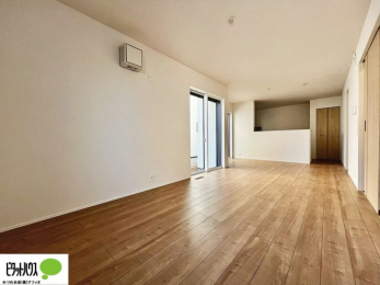 ���r���O�@���r���O�͉Ƌ�̔z�u���l���₷�������`�^�ł��B�߂����₷���Ƒ��݂�Ȃ̌e���̏�ɁB