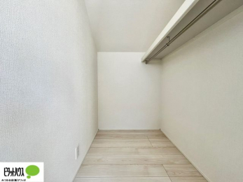 ���[�@�E�H�[�N�C���N���[�[�b�g�͂��m�������[����̂͂������A���s�o�b�N�Ȃǂ̑傫�ȉו������[���Ă����̂ɂ��֗��ł��B