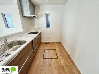 �L�b�`���@�V�z�Ȃ�ł͂̃s�J�s�J�̃L�b�`���͖����̂��������y�������Ă���܂��ˁB