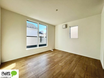 �Q���@����̏I���ɕv�w�ł������߂������Q���B�L���ɂ�Ƃ肪����A�Ƒ��̋C�z�������Ȃ������������x�߂���S�̃v���C�x�[�g��Ԃł��B