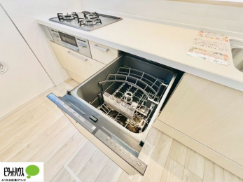 �L�b�`���@�{�H��ʐ^�F�l�C�̐H���t���Ń}�}�̉Ǝ����S���y���B