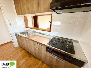 ���̑��@�Ƒ��Ƃ��b���Ȃ���y���������ł���J�E���^�[�L�b�`��