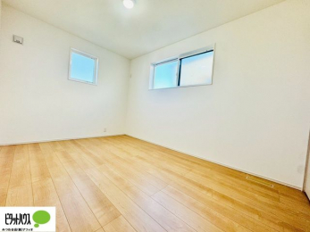 ���[�@2�ʍ̌��Ŗ��邭�A���ʂ��̗ǂ��������ł��B