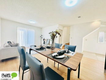 ���r���O�@���R�ƉƑ��̊炪���킹����l�C�̃��r���O�C���K�i�B