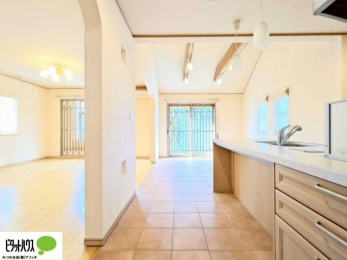 ���r���O�@���z�V��ŊJ�����̂��郊�r���O��