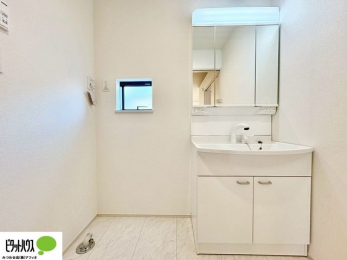 ���ʑ�E���ʏ��@�{�H��ʐ^�@�O�ʋ��̗���A�V���N���ȂǑ������[��������A�L�X�Ƃ������ʉ��ϑ�ł��B