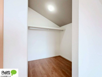 ���[�@�E�H�[�N�C���N���[�[�b�g�͂��m�������[����̂͂������A���s�o�b�N�Ȃǂ̑傫�ȉו������[���Ă����̂ɂ��֗��ł��B