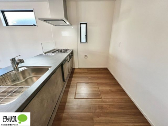 �L�b�`���@�{�H��ʐ^�@�l�C�̃J�E���^�[�L�b�`������́A���r���O�ɂ��邲�Ƒ��̗l�q���f���܂�