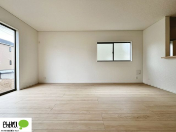 ���̑��@�傫�ȑ�����ۓI�ȃ��r���O�́A�������邢��C�ɂ��Ă���܂��ˁB