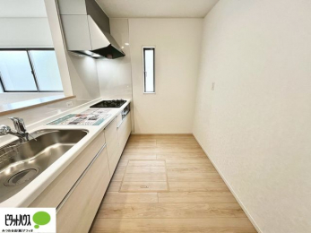 �L�b�`���@�V�z�Ȃ�ł͂̃s�J�s�J�̃L�b�`���͖����̂��������y�������Ă���܂��ˁB