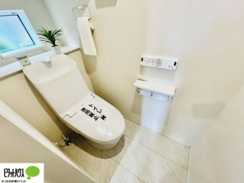 �g�C���@�{�H��ʐ^�F1�E2�K�E�H�V�����b�g�g�C�������B