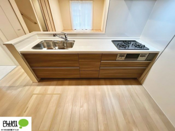 �L�b�`���@�Ƒ��Ƃ��b���Ȃ���y���������ł���J�E���^�[�L�b�`���B