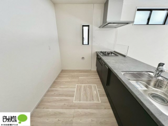 �L�b�`���@�{�H��ʐ^�@�V�z�Ȃ�ł͂̃s�J�s�J�̃L�b�`���͖����̂��������y�������Ă���܂��ˁB