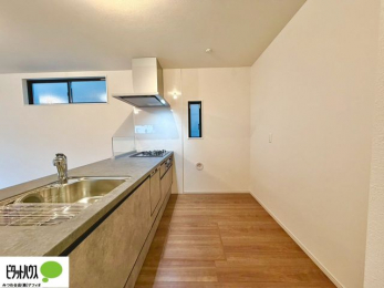 �L�b�`���@�{�H��ʐ^�@�V�z�Ȃ�ł͂̃s�J�s�J�̃L�b�`���͖����̂��������y�������Ă���܂��ˁB