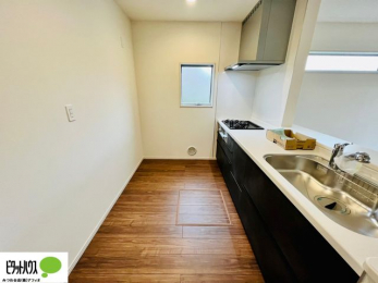 �L�b�`���@�{�H��ʐ^�@�V�z�Ȃ�ł͂̃s�J�s�J�̃L�b�`���͖����̂��������y�������Ă���܂��ˁB