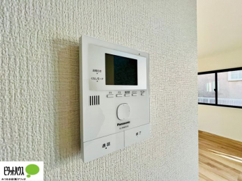 ���̑��@�{�H��ʐ^�F������Ԃ����S��TV���j�^�[�t���C���^�[�z��