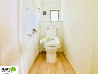 �g�C���@�{�H��ʐ^�F1�E2�K�E�H�V�����b�g�g�C�������B