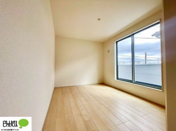 ���[�@�傫�ȑ����疾�邢�z�˂�������܂��B